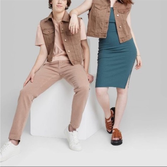 Wild Fable Denim Vest Brown
(NWT)
Mineral Dyed Retro Trucker Vest
Womens - Picture 3 of 6